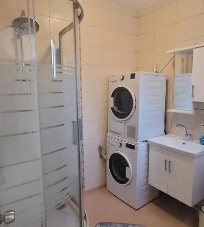 Comfy Flat For 6 People-10 Min Walk To Taksim Square- 3 Bedrooms