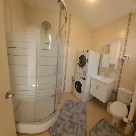 Apartment Comfy Flat For 6 People-10 Min Walk To Taksim Square- 3 Bedrooms Istanbul