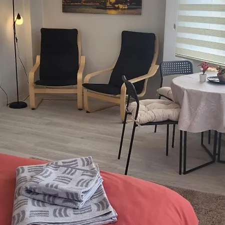 Comfy Flat For 6 People-10 Min Walk To Taksim Square- 3 Bedrooms Istanbul