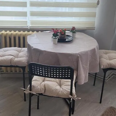 Apartment Comfy Flat For 6 People-10 Min Walk To Taksim Square- 3 Bedrooms *