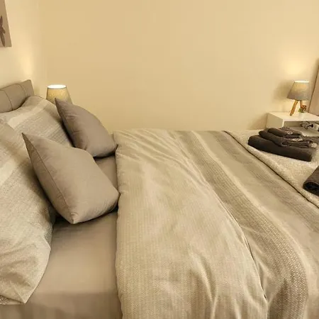 Comfy Flat For 6 People-10 Min Walk To Taksim Square- 3 Bedrooms Istanbul