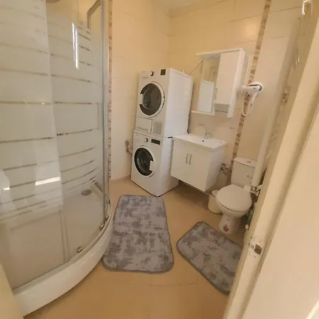 Comfy Flat For 6 People-10 Min Walk To Taksim Square- 3 Bedrooms *