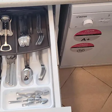 Apartment Comfy Flat For 6 People-10 Min Walk To Taksim Square- 3 Bedrooms