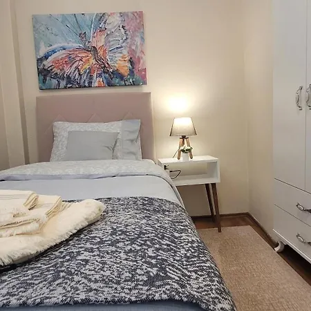 Comfy Flat For 6 People-10 Min Walk To Taksim Square- 3 Bedrooms Apartment