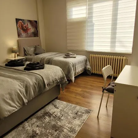 Comfy Flat For 6 People-10 Min Walk To Taksim Square- 3 Bedrooms *