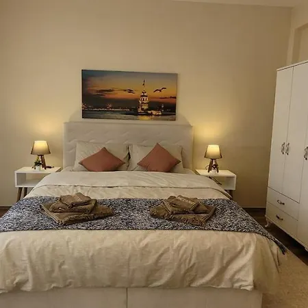 Daire Comfy Flat For 6 People-10 Min Walk To Taksim Square- 3 Bedrooms