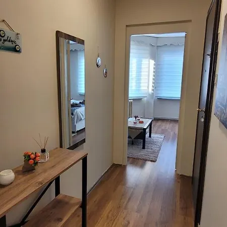 Comfy Flat For 6 People-10 Min Walk To Taksim Square- 3 Bedrooms * اسطنبول