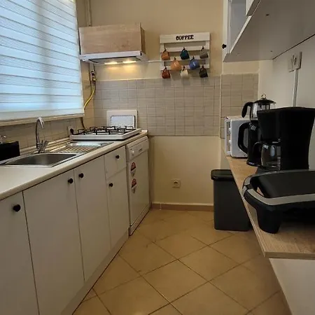 Comfy Flat For 6 People-10 Min Walk To Taksim Square- 3 Bedrooms *