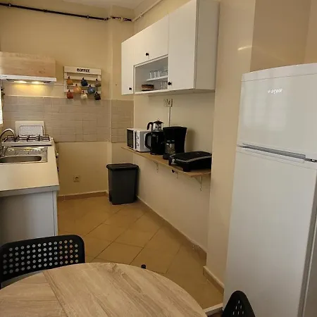 Comfy Flat For 6 People-10 Min Walk To Taksim Square- 3 Bedrooms شقة *