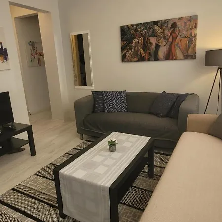 Comfy Flat For 6 People-10 Min Walk To Taksim Square- 3 Bedrooms شقة *