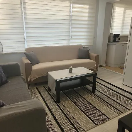 Comfy Flat For 6 People-10 Min Walk To Taksim Square- 3 Bedrooms اسطنبول