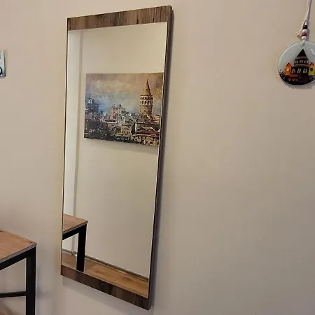 Comfy Flat For 6 People-10 Min Walk To Taksim Square- 3 Bedrooms * Istanbul